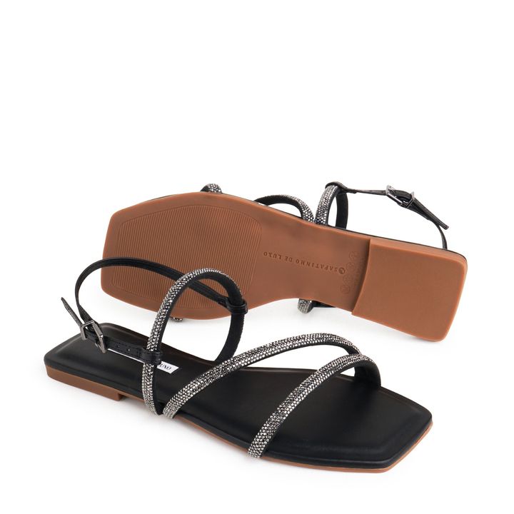 1380-323_1-Rasteira-Sandalia-Preto-com-Tres-Tiras-Strass-Brilho-e-Fivela-Ajustavel-1
