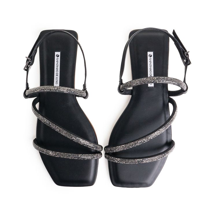 1380-323_1-Rasteira-Sandalia-Preto-com-Tres-Tiras-Strass-Brilho-e-Fivela-Ajustavel-4