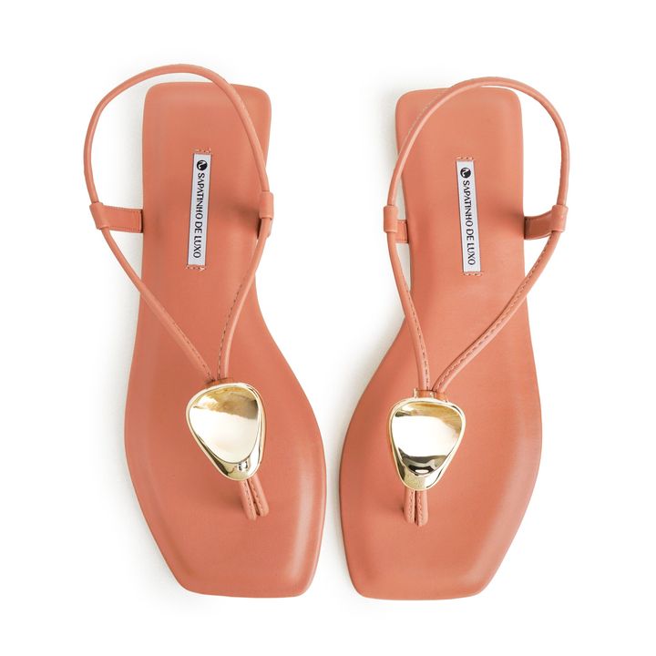 1380-318_3-Rasteira-Sandalia-Nude-Mocha-com-Enfeite-Organico-Dourado-4