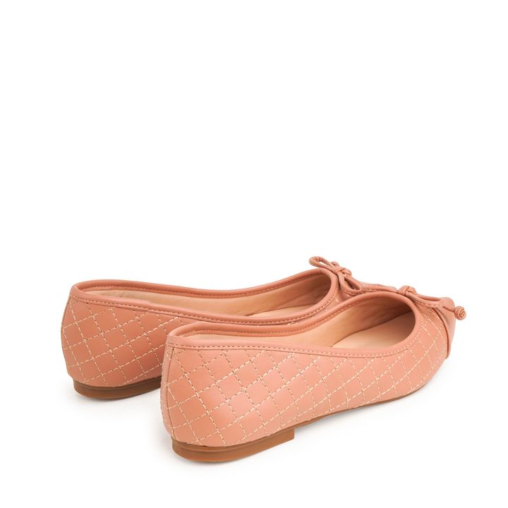 MERLINI_3-Sapatilha-Nude-Mocha-Bico-Fino-com-Laco-e-Costura-Matelasse-3