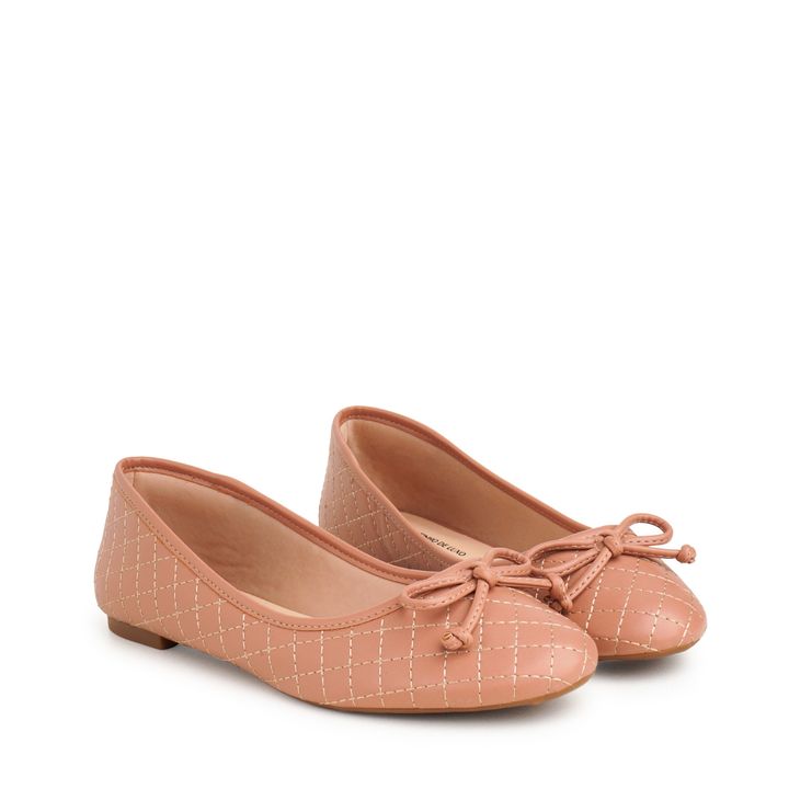 CANELLI_3-Sapatilha-Nude-Mocha-Bico-Redondo-com-Laco-e-Costura-Matelasse-0