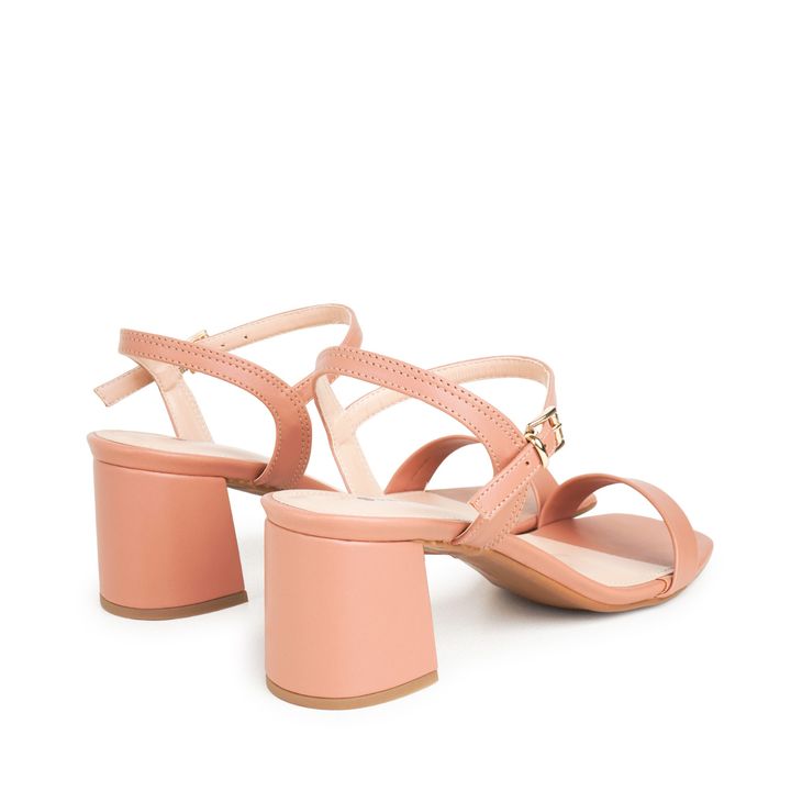 GELLES_4-Sandalia-Nude-Mocha-Salto-Medio-Bloco-com-Tira-Unica-larga-e-Fivela-3