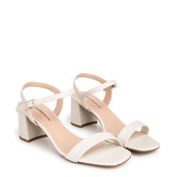 GELLES_6-Sandalia-Off-White-Salto-Medio-Bloco-com-Tira-Unica-larga-e-Fivela-0