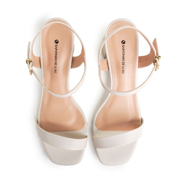 GELLES_6-Sandalia-Off-White-Salto-Medio-Bloco-com-Tira-Unica-larga-e-Fivela-4
